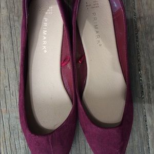 Magenta flats w/ gold trim